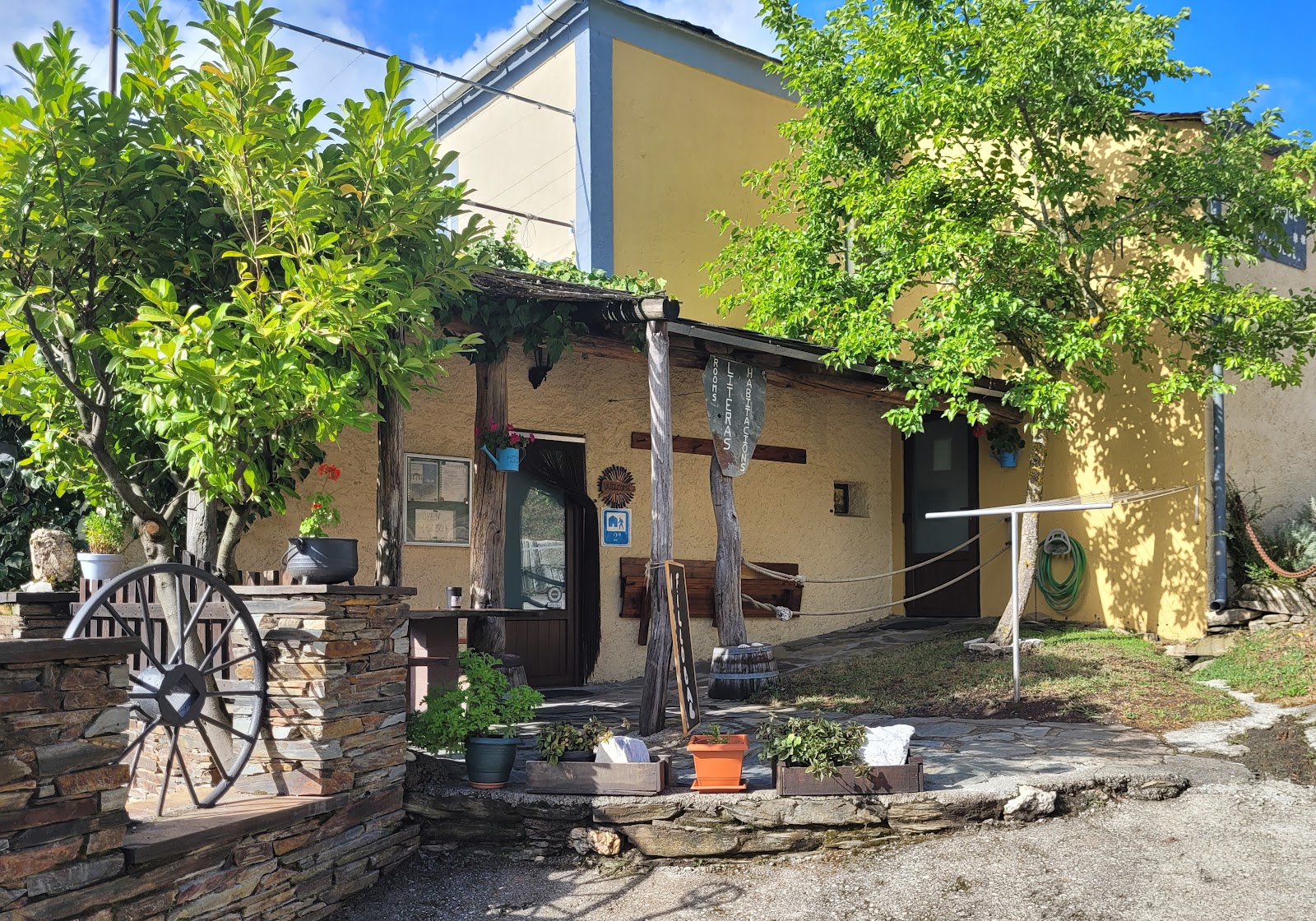 Albergue O Solpor Fillobal photo 15, hostel accommodation in Fillobal on the Camino Frances