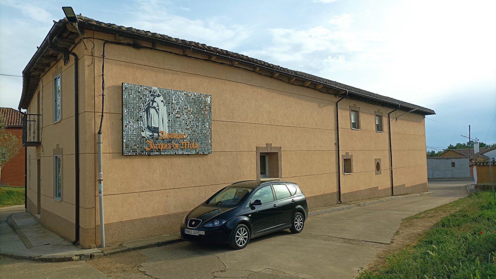 Hostel Jacques De Molay, albergue accommodation in Terradillos de los Templarios on the Camino Frances