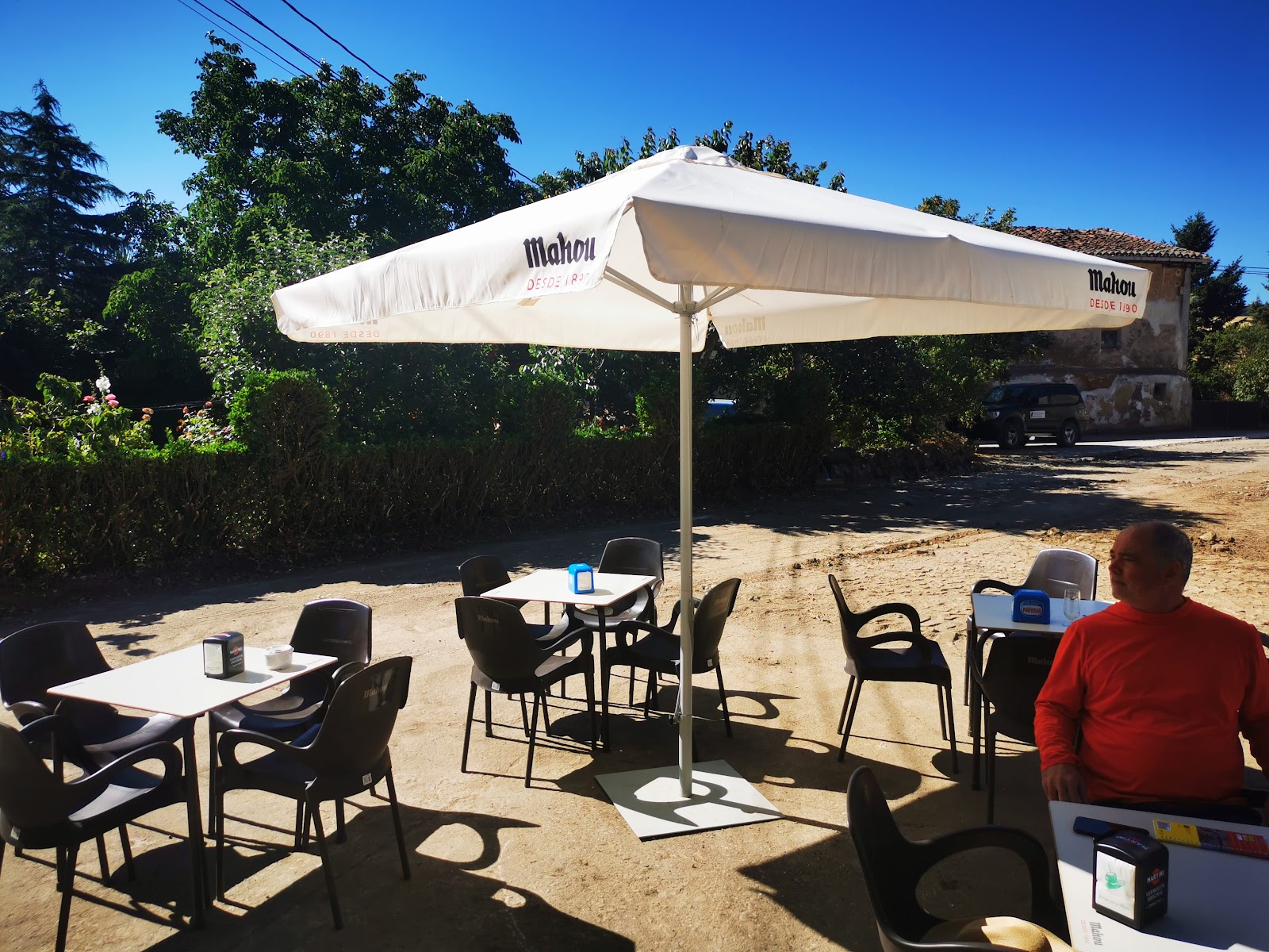 Bar Caléndula Tosantos, unknown accommodation in Espinosa del Camino on the Camino Frances