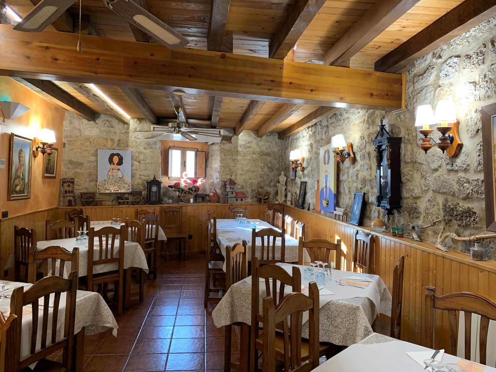 Mesón Albergue El Puntido photo 3, albergue accommodation in Hontanas on the Camino Frances