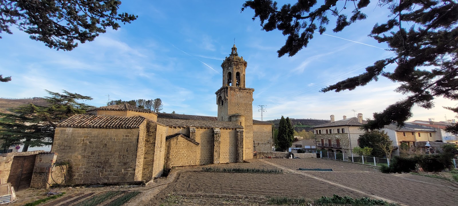 Albergue Padres Reparadores, albergue accommodation in Puente La Reina / Gares on the Camino Frances