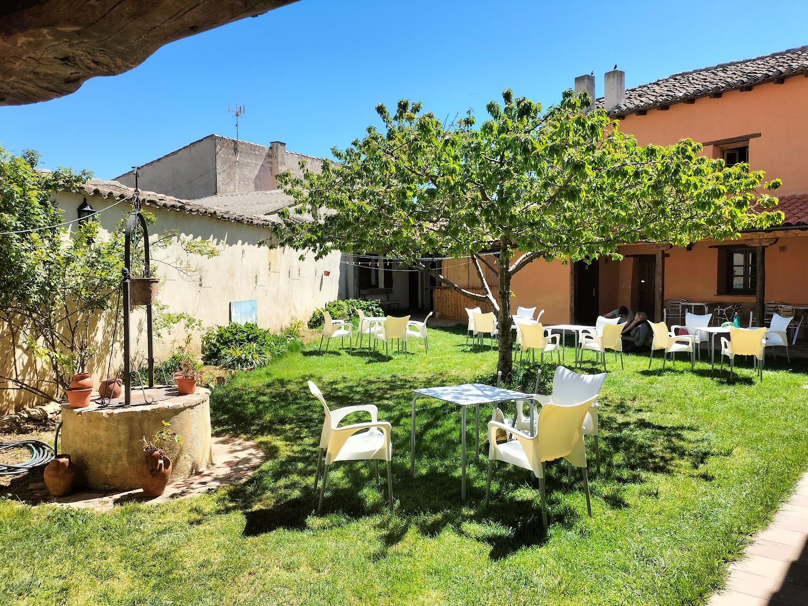 Hostal en Villalcazar de sirga Don Camino, apartment accommodation in Villacázar de Sirga on the Camino Frances