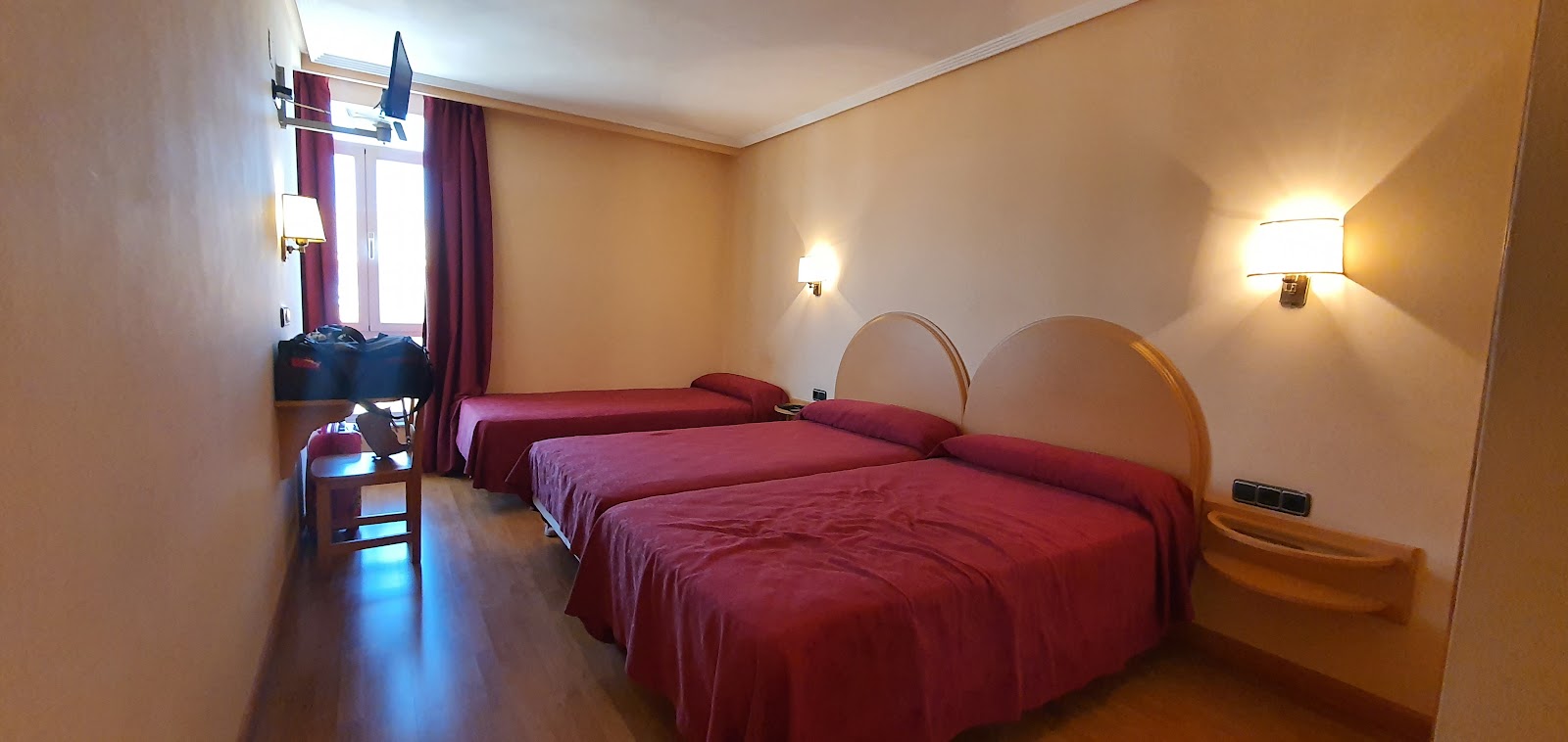Hotel VillaPaloma photo 2, hotel accommodation in La Virgen del Camino on the Camino Frances