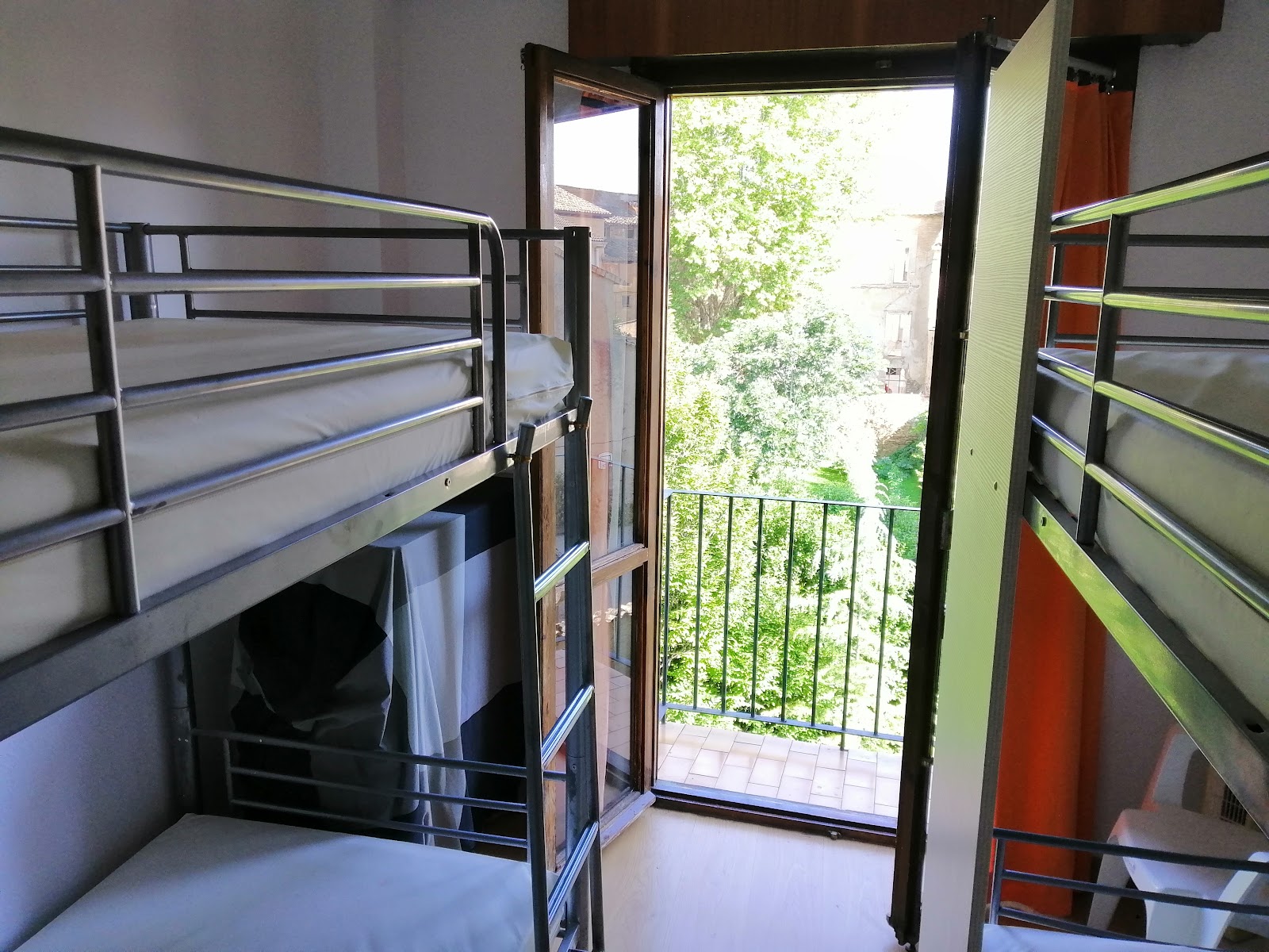 Albergue Puente photo 4, albergue accommodation in Puente La Reina / Gares on the Camino Frances