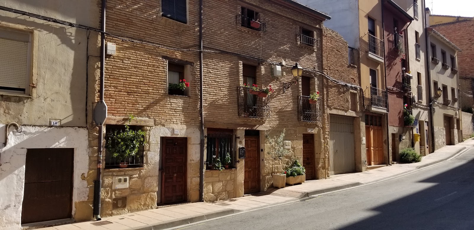 albergue izar, albergue accommodation in Viana on the Camino Frances