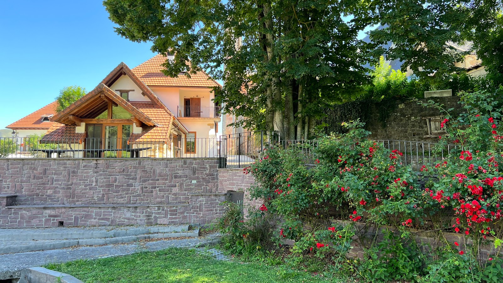 Casa Rural Roncesvalles, pension accommodation in Espinal on the Camino Frances