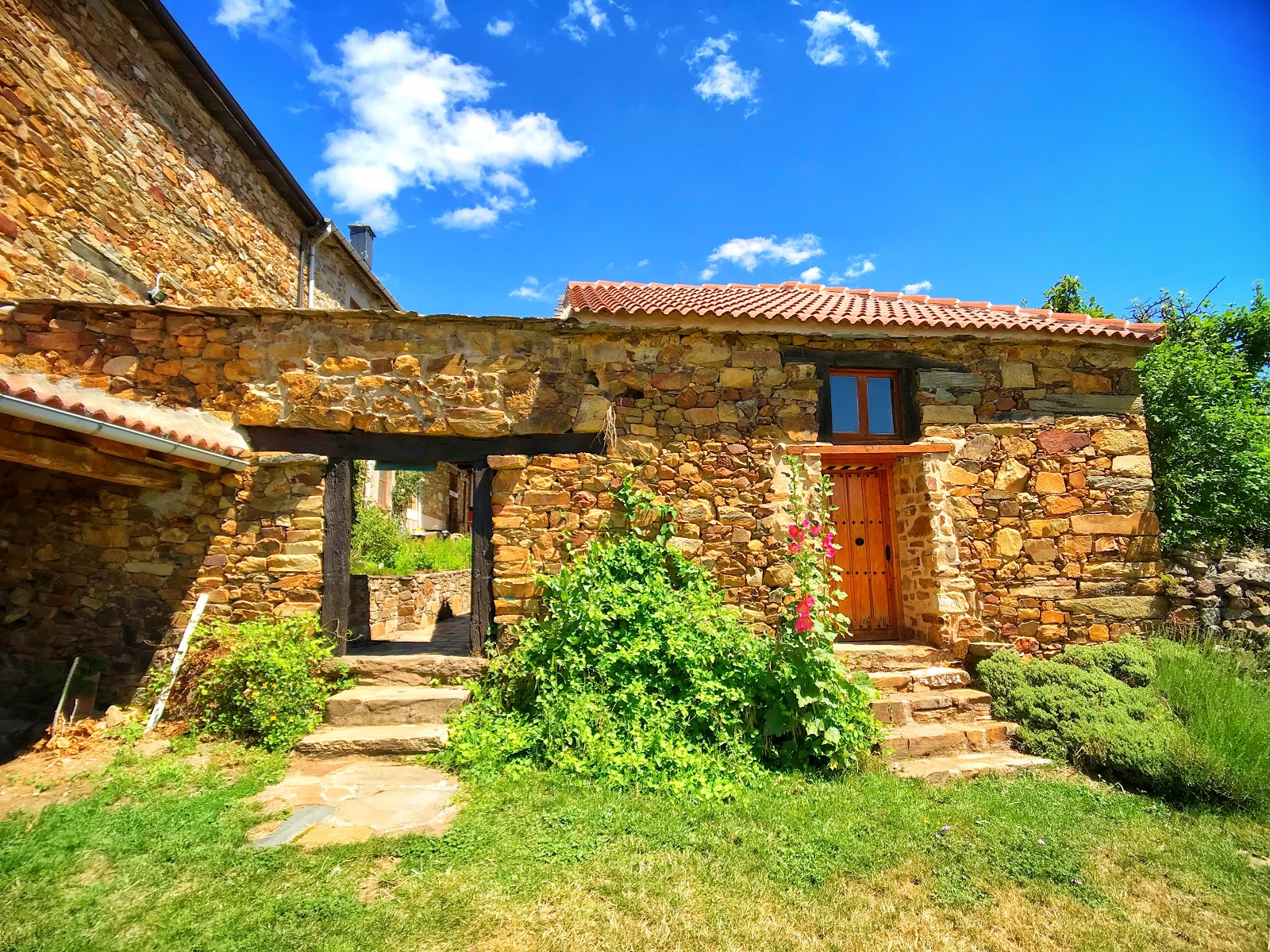 Refugio Gaucelmo photo 7, albergue accommodation in Rabanal del Camino on the Camino Frances