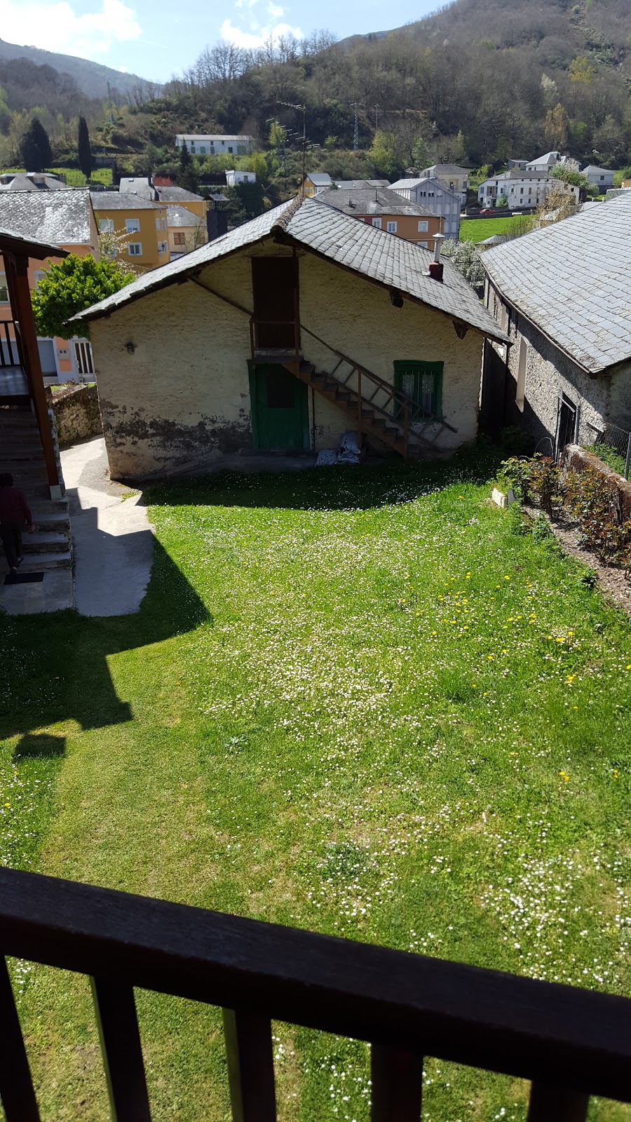 Casa Rural Pandelo ( Alquiler Completo maximo 4 plazas) photo 8, apartment accommodation in Vega de Valcarce on the Camino Frances