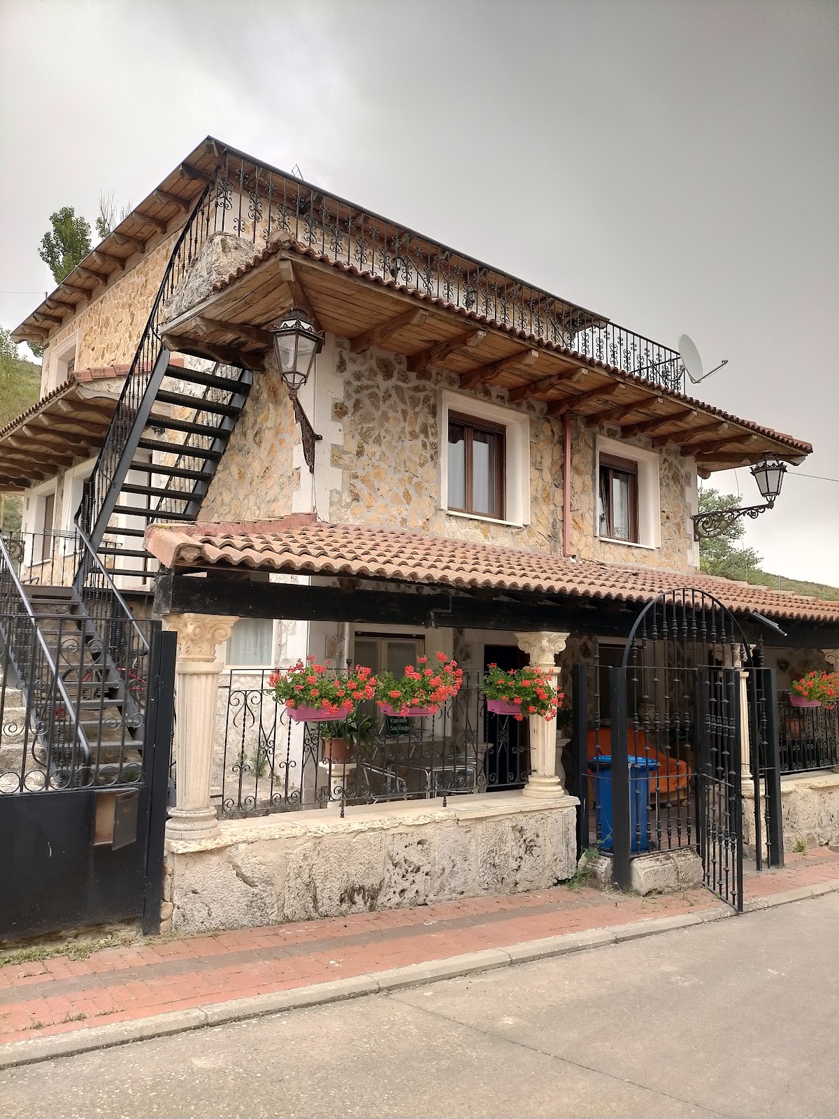 Albergue Vía minera, albergue accommodation in Cardeñuela de Ríopico on the Camino Frances