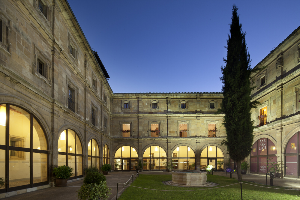Hotel Real Colegiata San Isidoro, hotel accommodation in León on the Camino Frances
