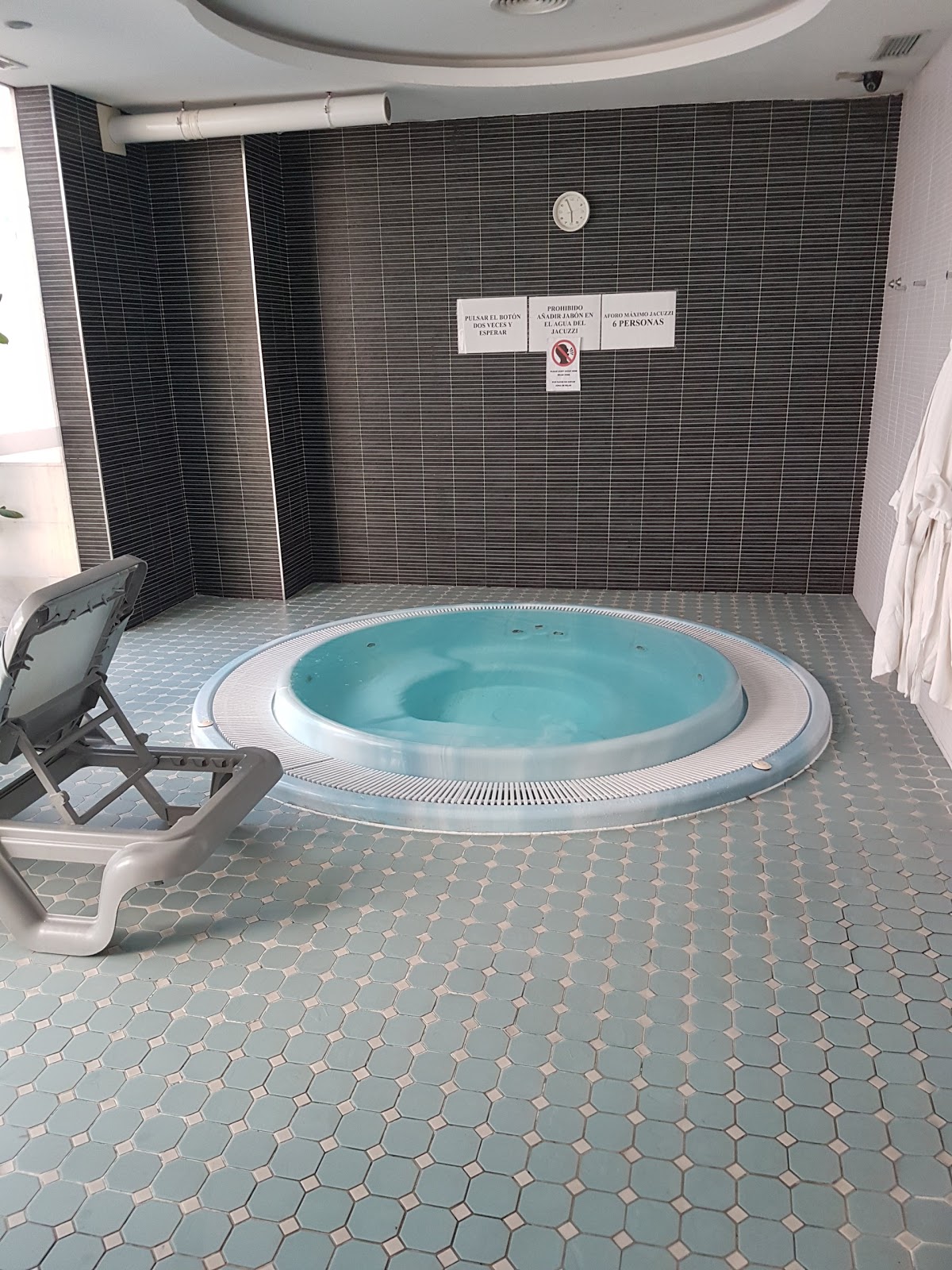 Leon Hotel Spa Paris photo 3, hotel accommodation in León on the Camino Frances