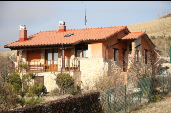 Casa Rural la Cardeñuela, apartment accommodation in Cardeñuela de Ríopico on the Camino Frances