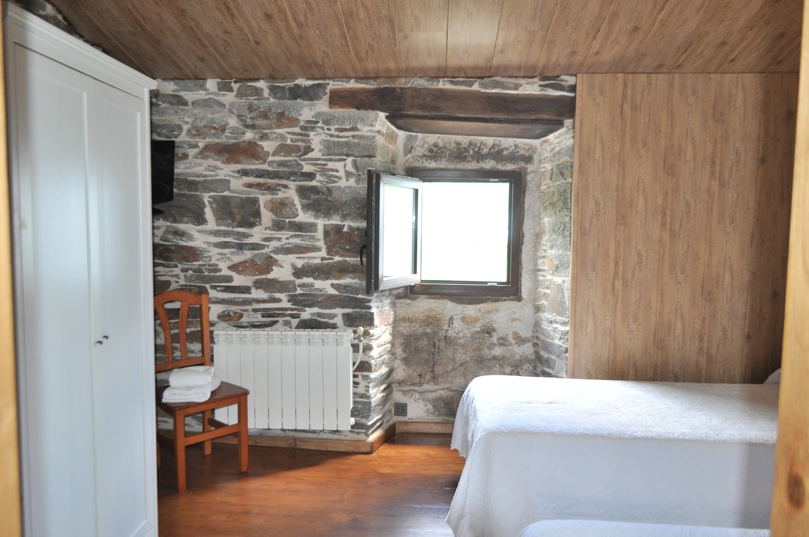 Albergue A Horta de Abel photo 14, hostel accommodation in Triacastela on the Camino Frances