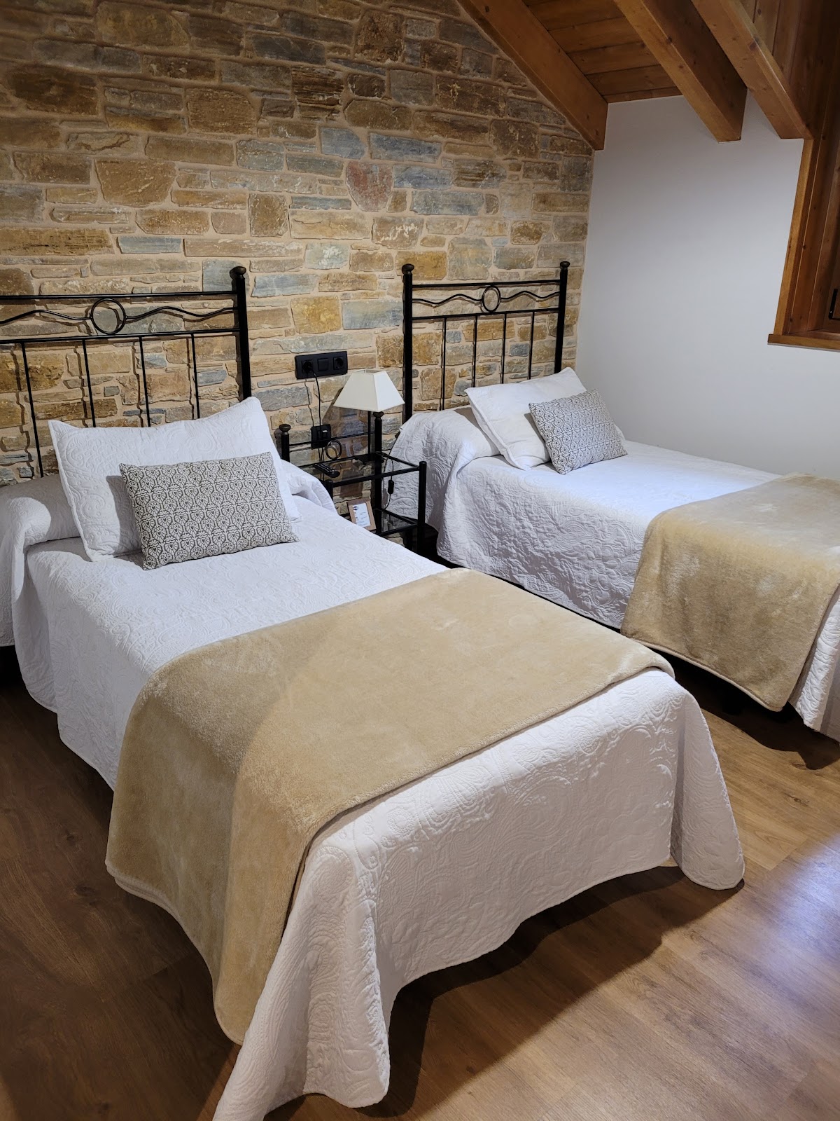 Casa Lixa photo 2, hotel accommodation in Las Herrerías on the Camino Frances