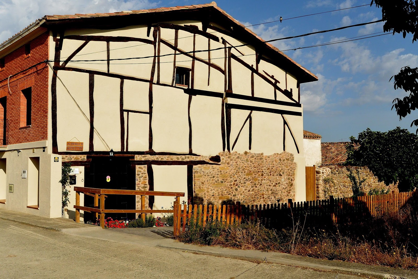 Albergue Bideluze photo 7, albergue accommodation in Castildelgado on the Camino Frances