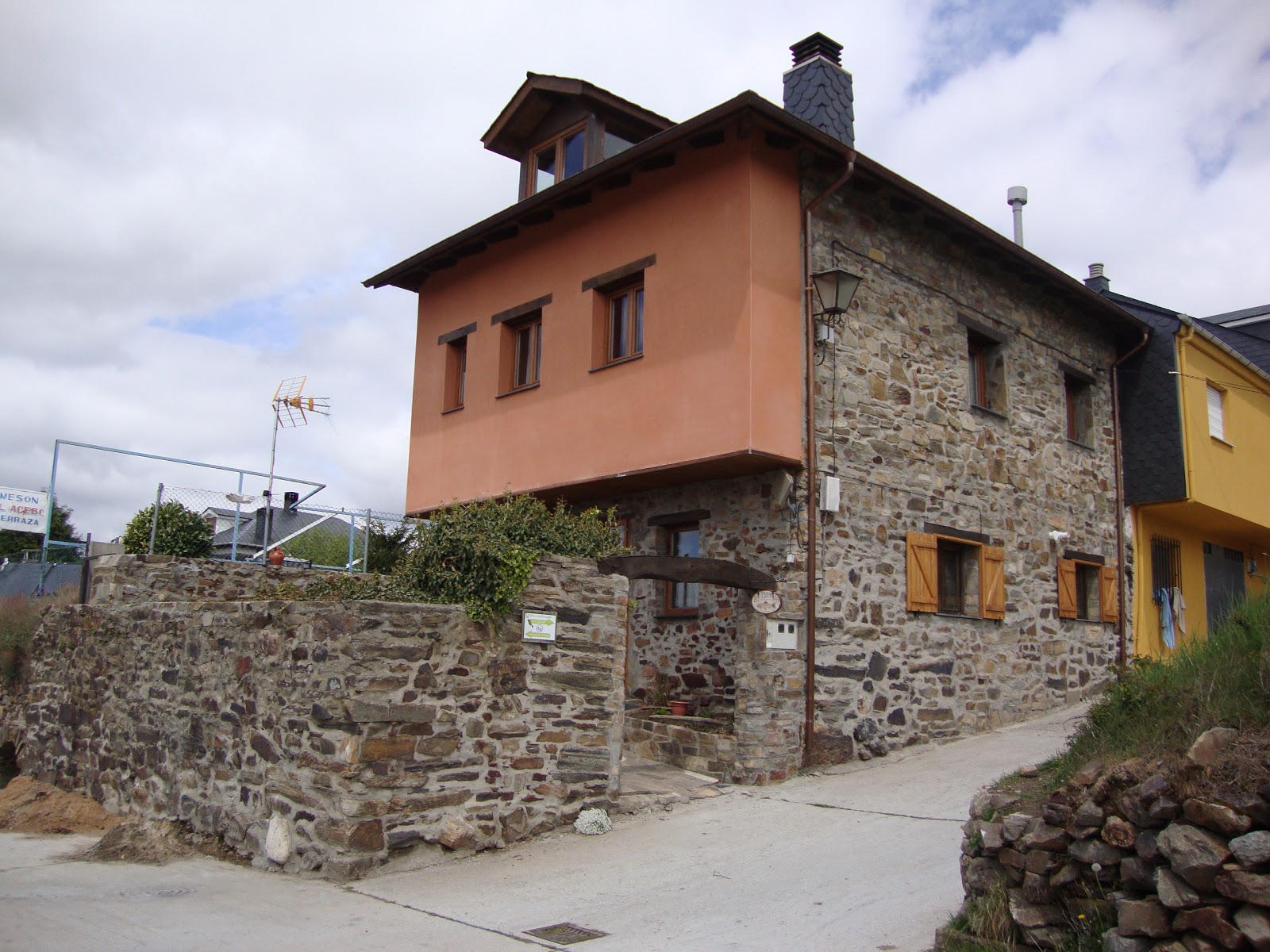 La Trucha del Arco Iris photo 5, pension accommodation in El Acebo on the Camino Frances
