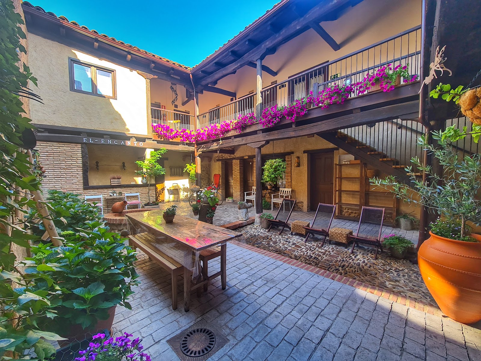 Albergue El Encanto en Villares de Orbigo, albergue accommodation in Villares de Orbigo on the Camino Frances