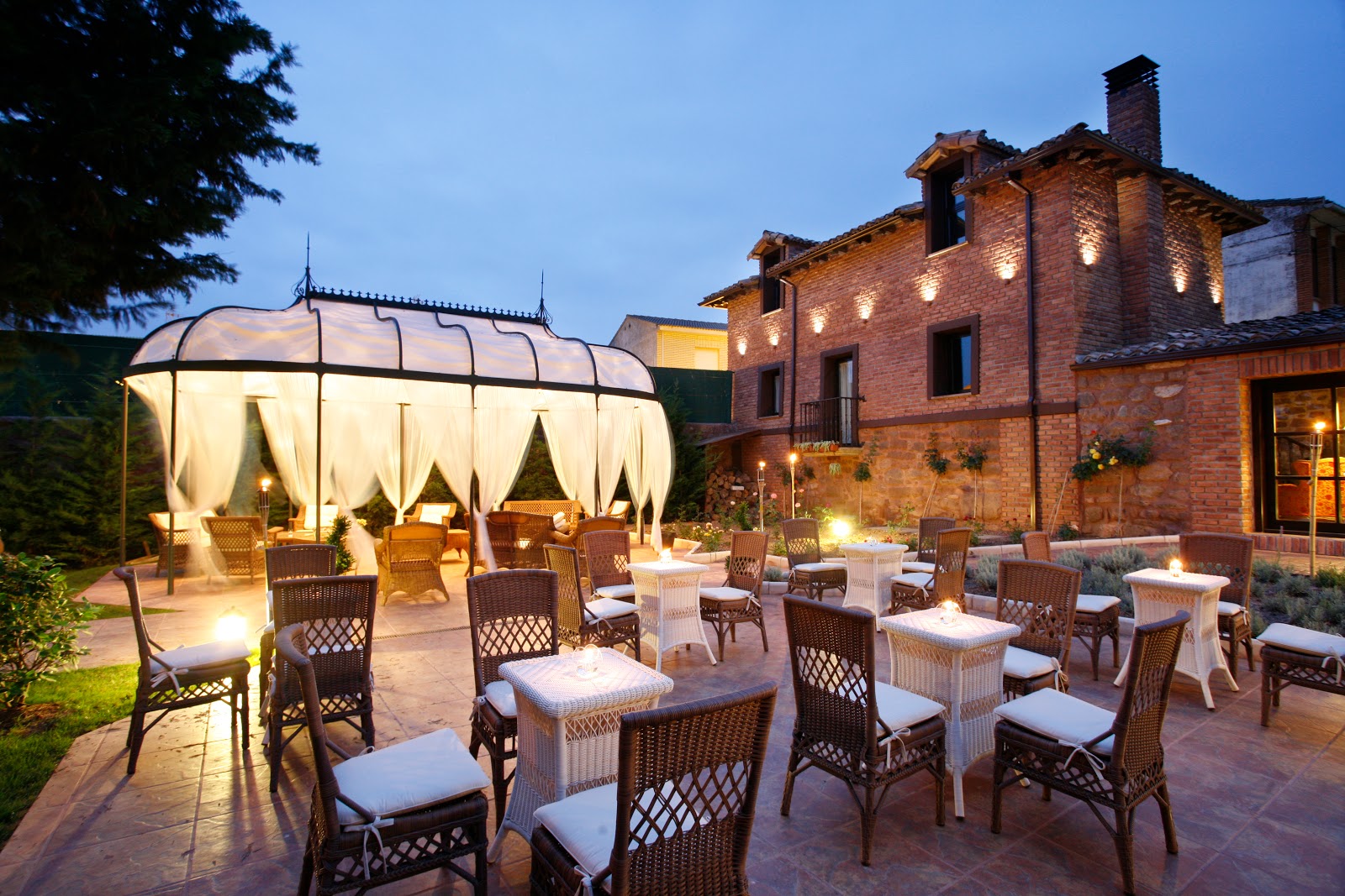 Hotel Boutique Real Casona de las Amas, hotel accommodation in Azofra on the Camino Frances