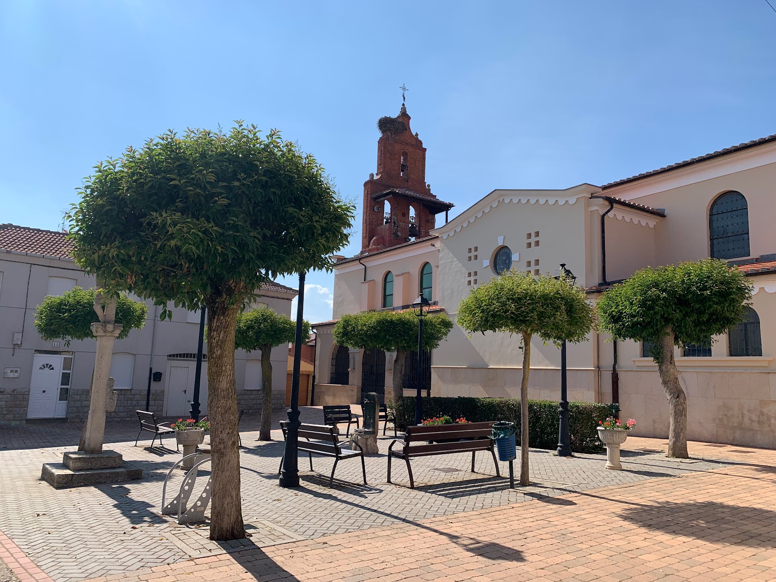 Albergue municipal San Martín, albergue accommodation in San Martin del Camino on the Camino Frances
