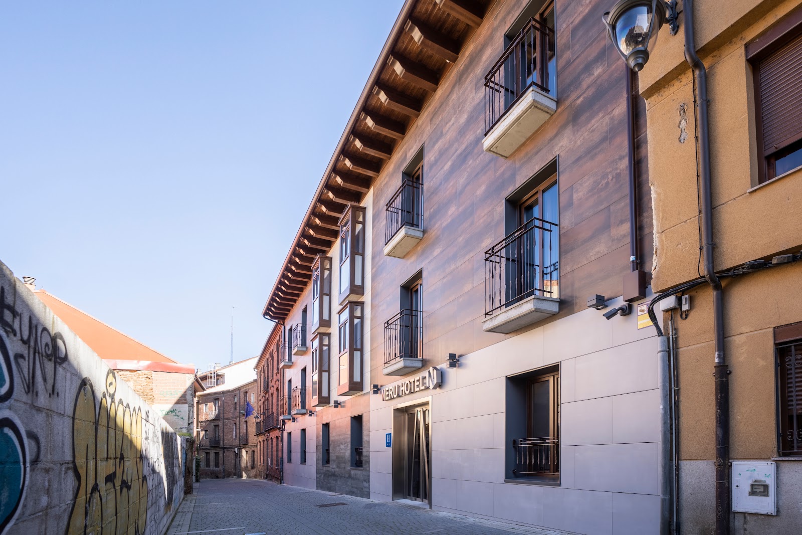 Hotel Neru con Encanto, hotel accommodation in León on the Camino Frances