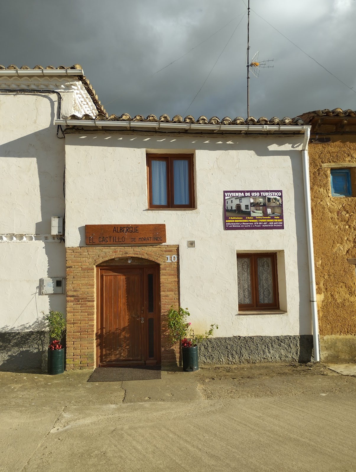 El Castillo de Moratinos, albergue accommodation in Moratinos on the Camino Frances
