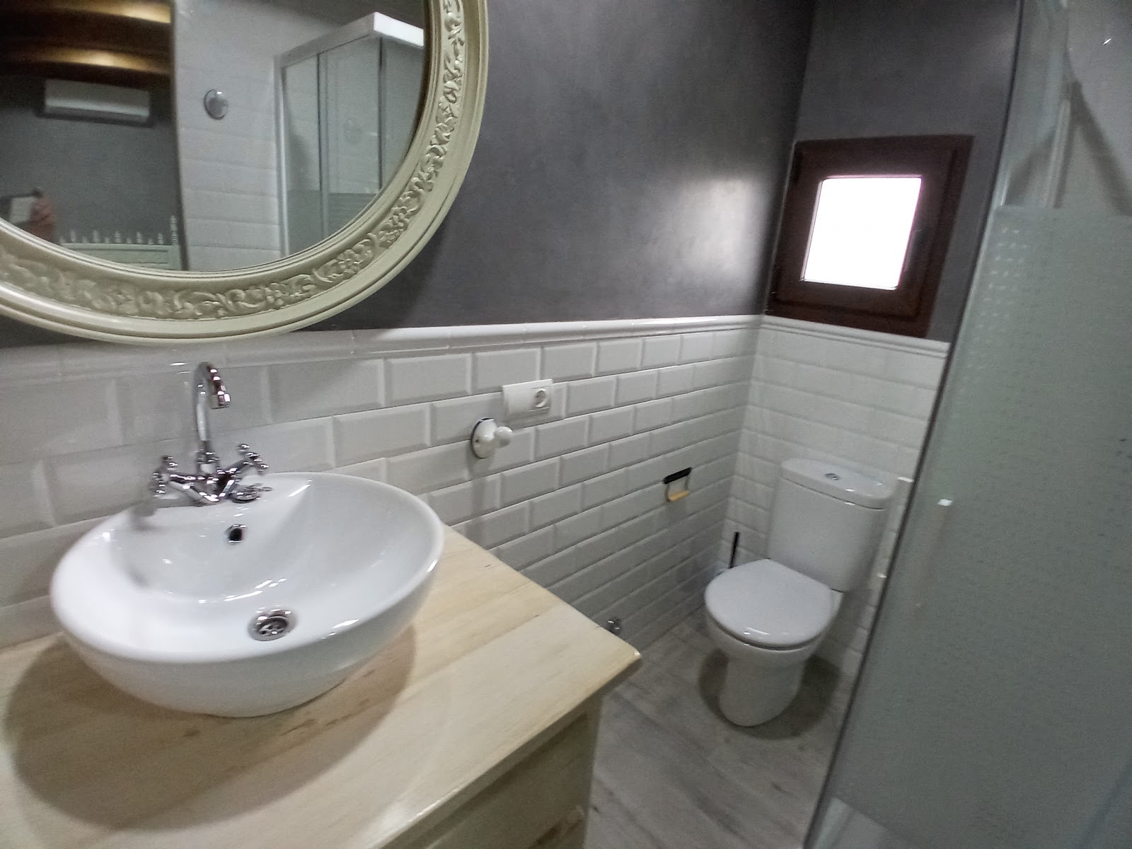 Hostal La Medina Camponaraya photo 14, hotel accommodation in Camponaraya on the Camino Frances