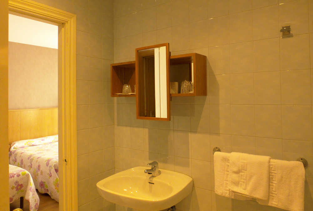 Hostal Orejas photo 13, guesthouse accommodation in León on the Camino Frances