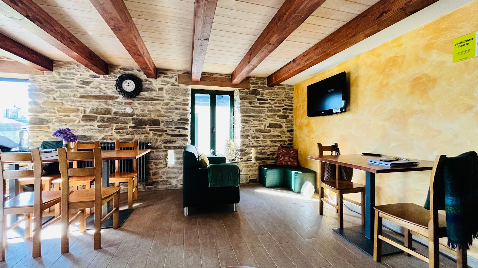 Albergue Oasis photo 3, albergue accommodation in Sarria on the Camino Frances