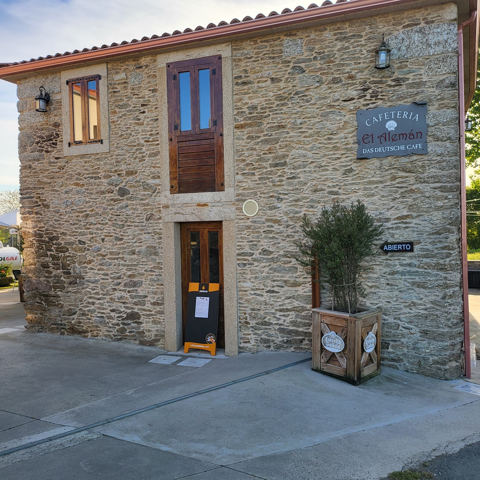 Albergue El Aleman photo 15, hostel accommodation in Boente on the Camino Frances