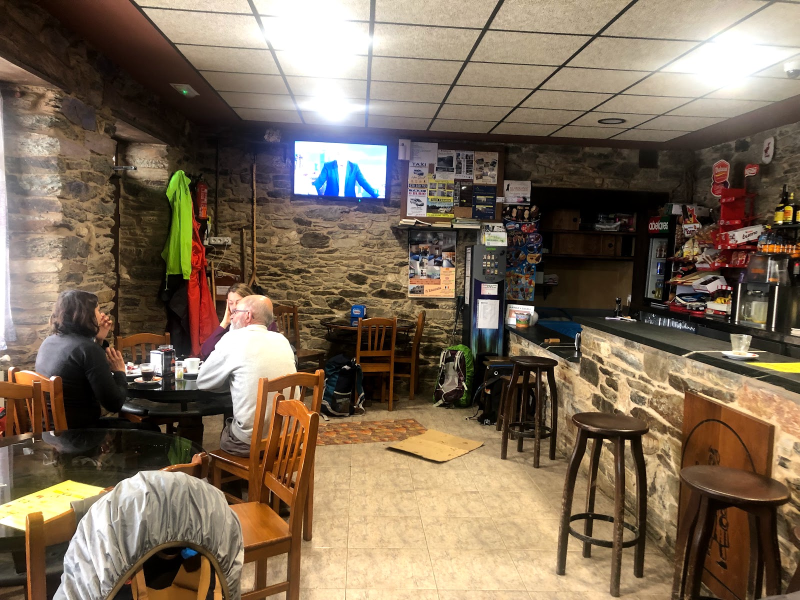 Bar Albergue La Escuela photo 16, hostel accommodation in Laguna de Castilla on the Camino Frances