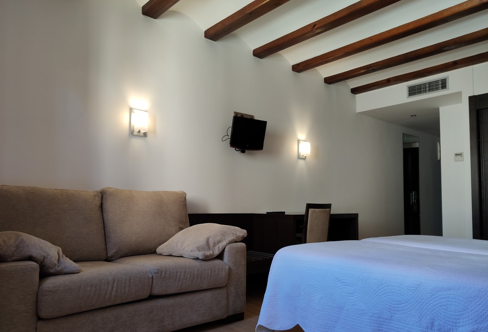Hotel Rey Sancho photo 2, hotel accommodation in Navarrete on the Camino Frances