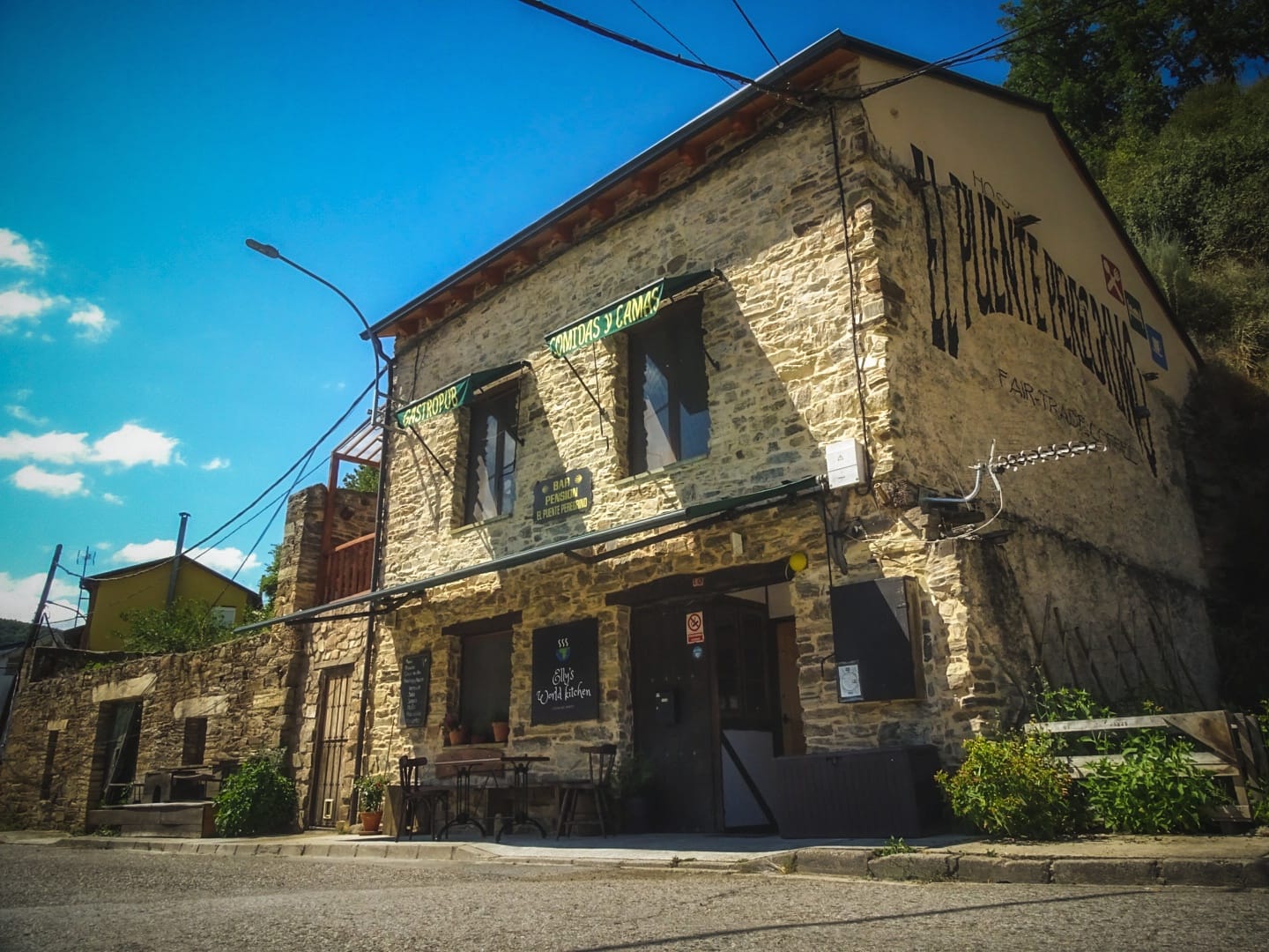 Pensión El Puente Peregrino, pension accommodation in Trabadelo on the Camino Frances