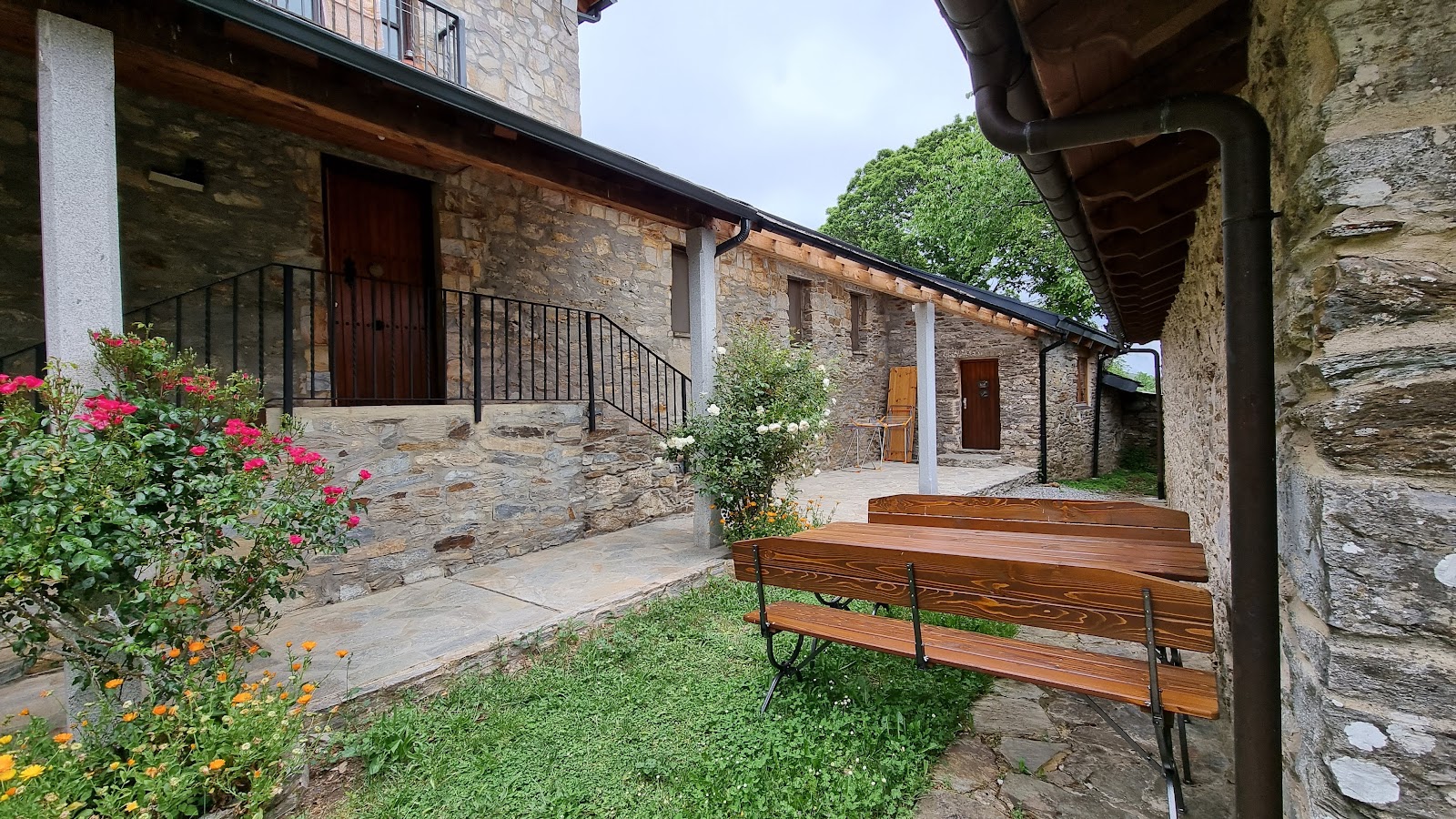 Albergue para Peregrinos La Faba, albergue accommodation in La Faba on the Camino Frances