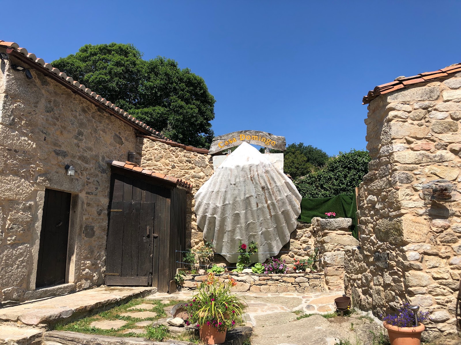 Albergue Casa Domingo, albergue accommodation in Pontecampaña on the Camino Frances