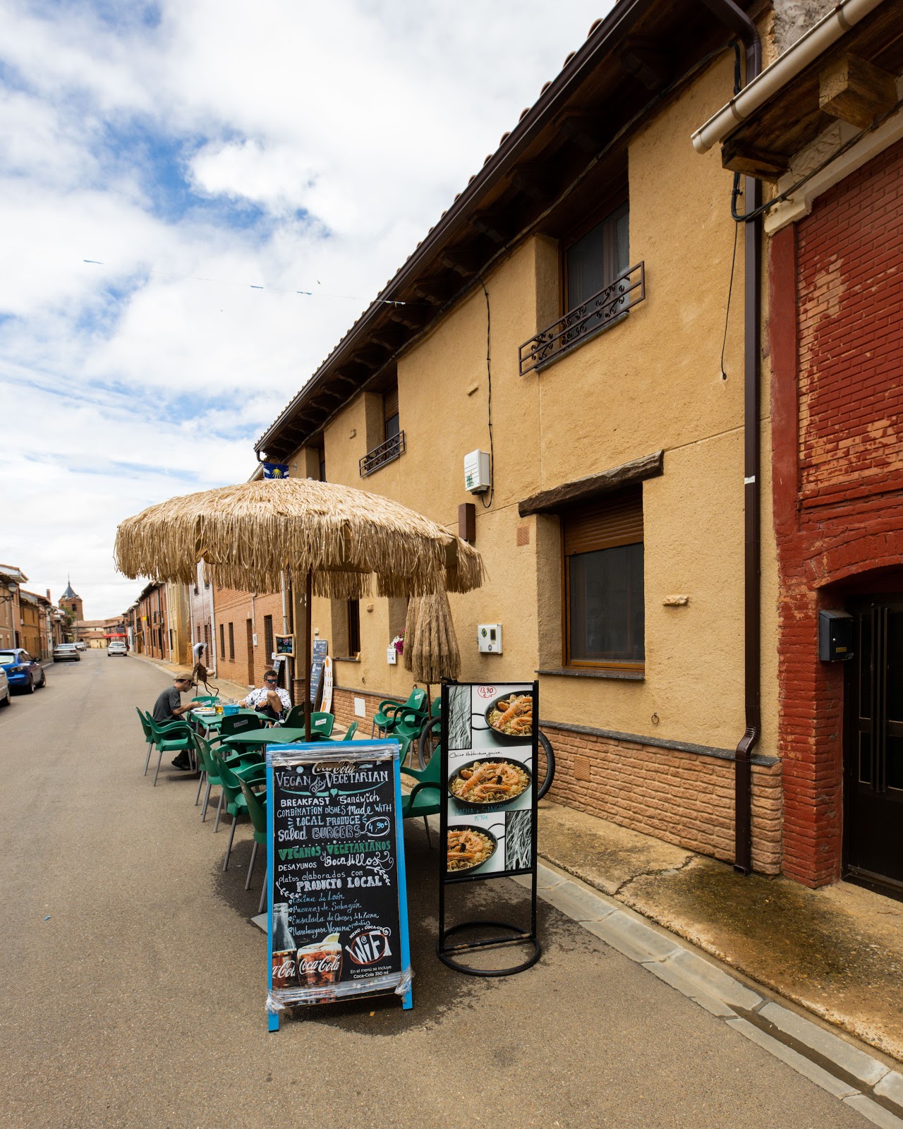 Pensión Restaurante La Costa del Adobe, pension accommodation in El Burgo Ranero on the Camino Frances