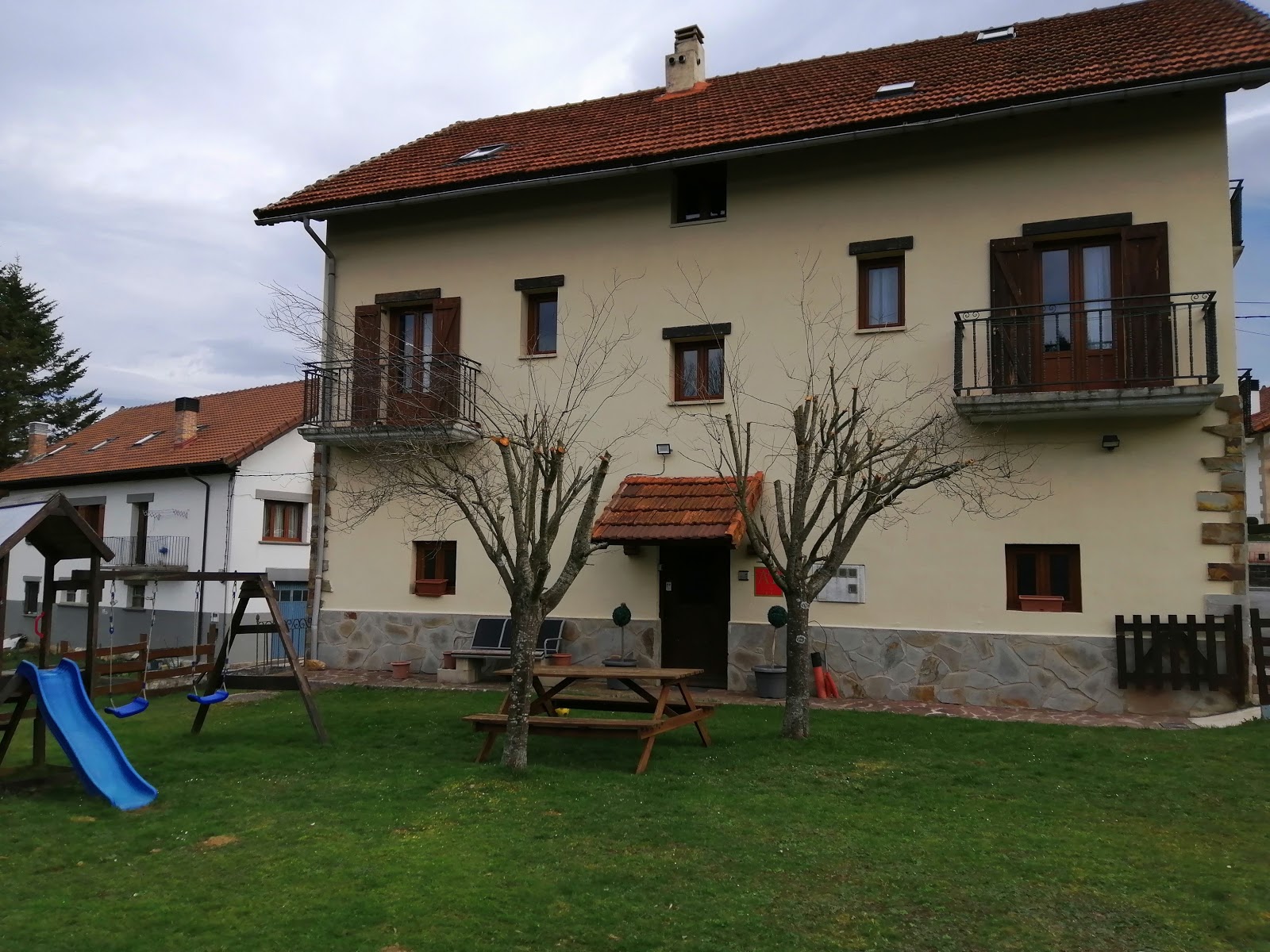 Casa Rural Goizeder II, apartment accommodation in Espinal on the Camino Frances