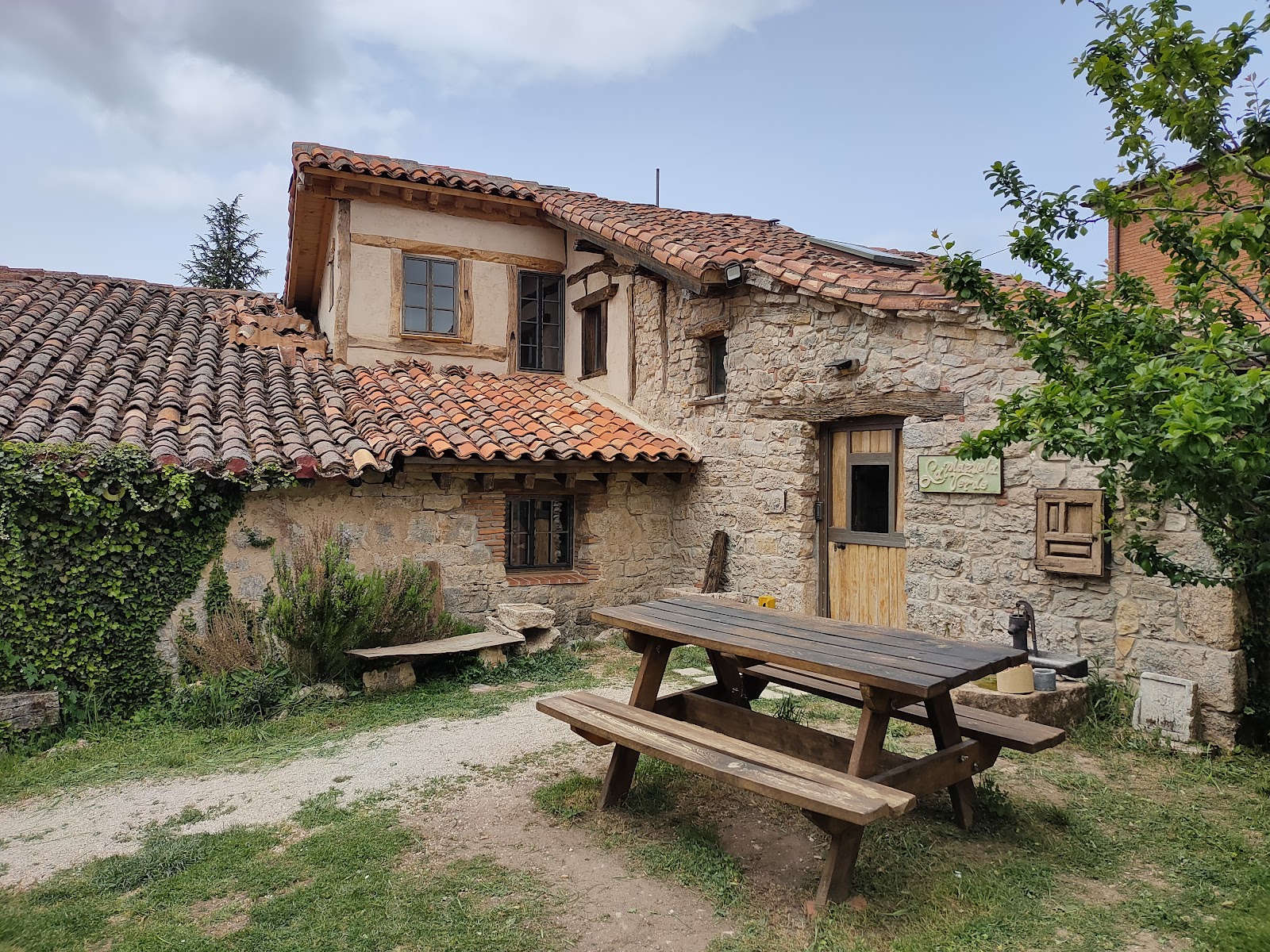 Hostel La Plazuela Verde, albergue accommodation in Atapuerca on the Camino Frances