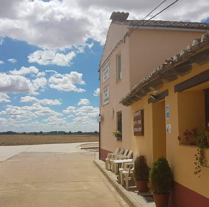 Los Canarios Albergue - Restaurante, albergue accommodation in Calzadilla de la Cueza on the Camino Frances
