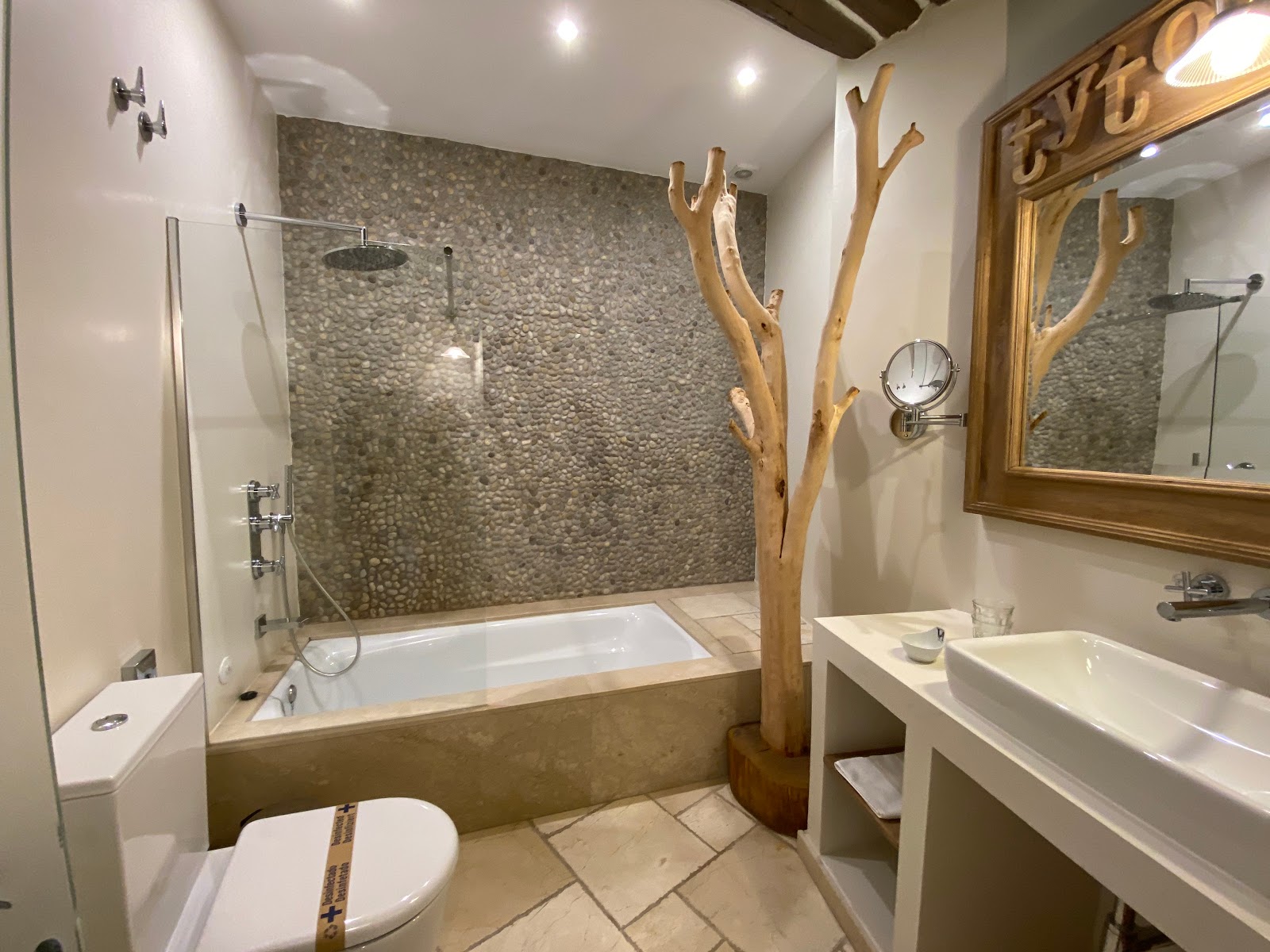 Hotel Rural Via Avis photo 3, hotel accommodation in Santa Catalina de Somoza on the Camino Frances