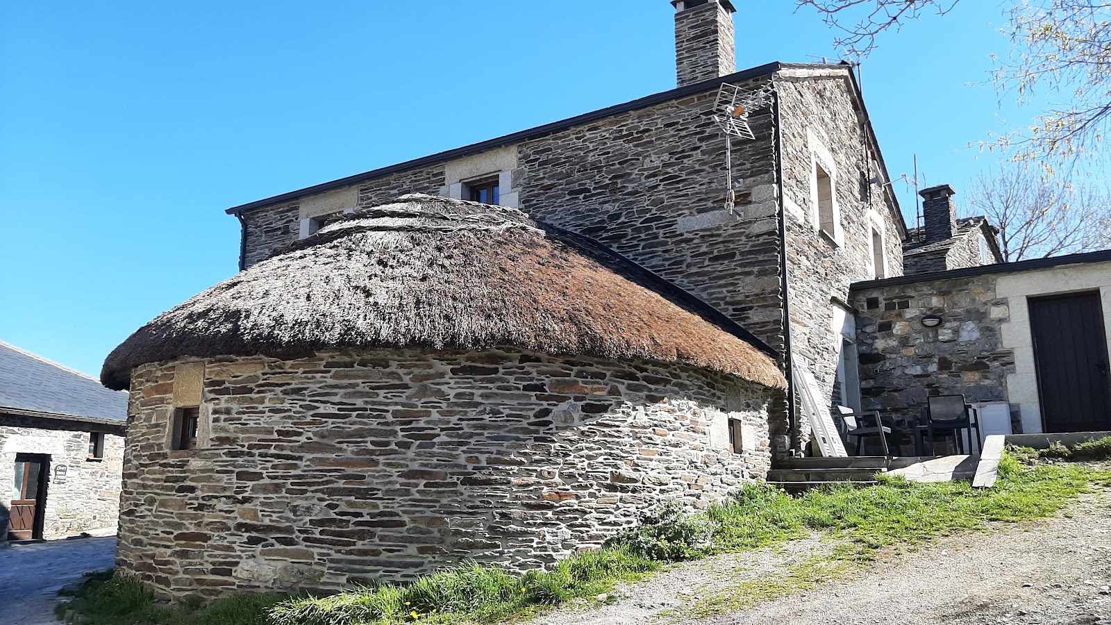 Albergue Municipal do Cebreiro, albergue accommodation in O Cebreiro on the Camino Frances