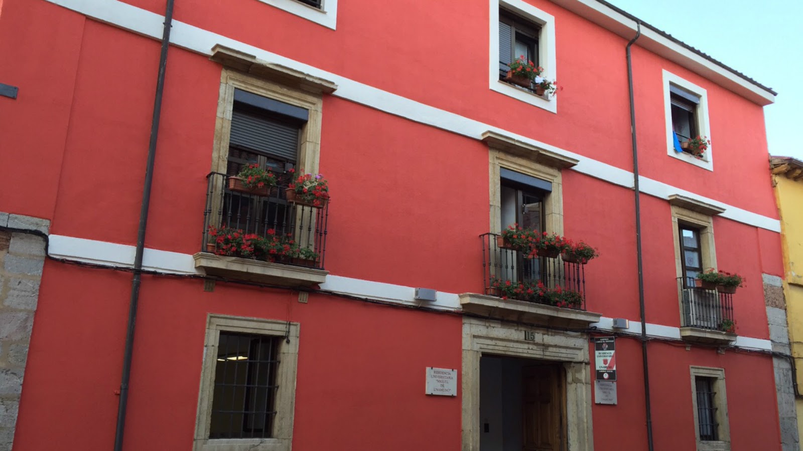 Residencia Universitaria y Albergue Miguel de Unamuno, albergue accommodation in León on the Camino Frances