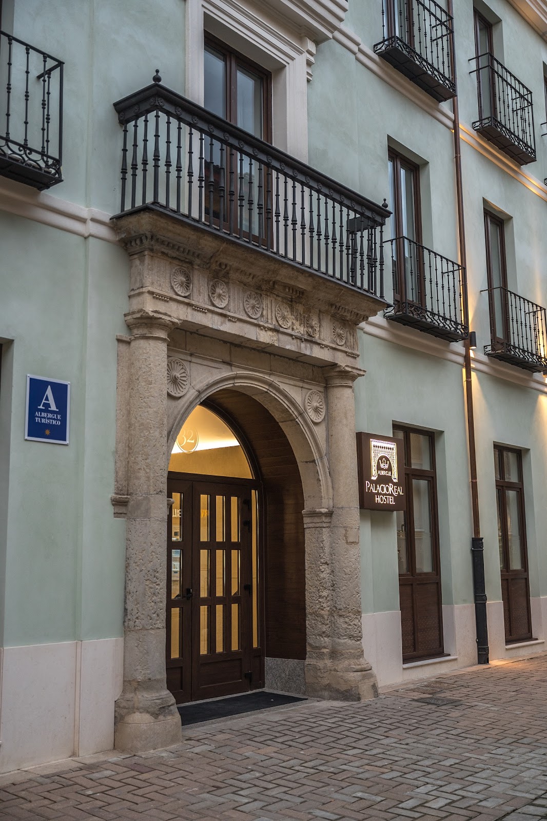 PALACIO REAL HOSTEL, albergue accommodation in León on the Camino Frances