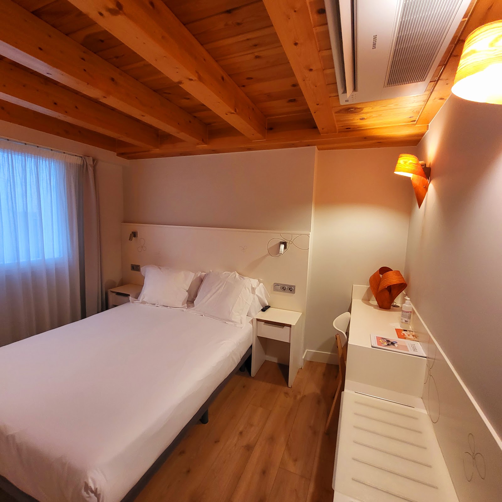 Rimbombin Hostal - Bar - Restaurante photo 6, pension accommodation in Burgos on the Camino Frances