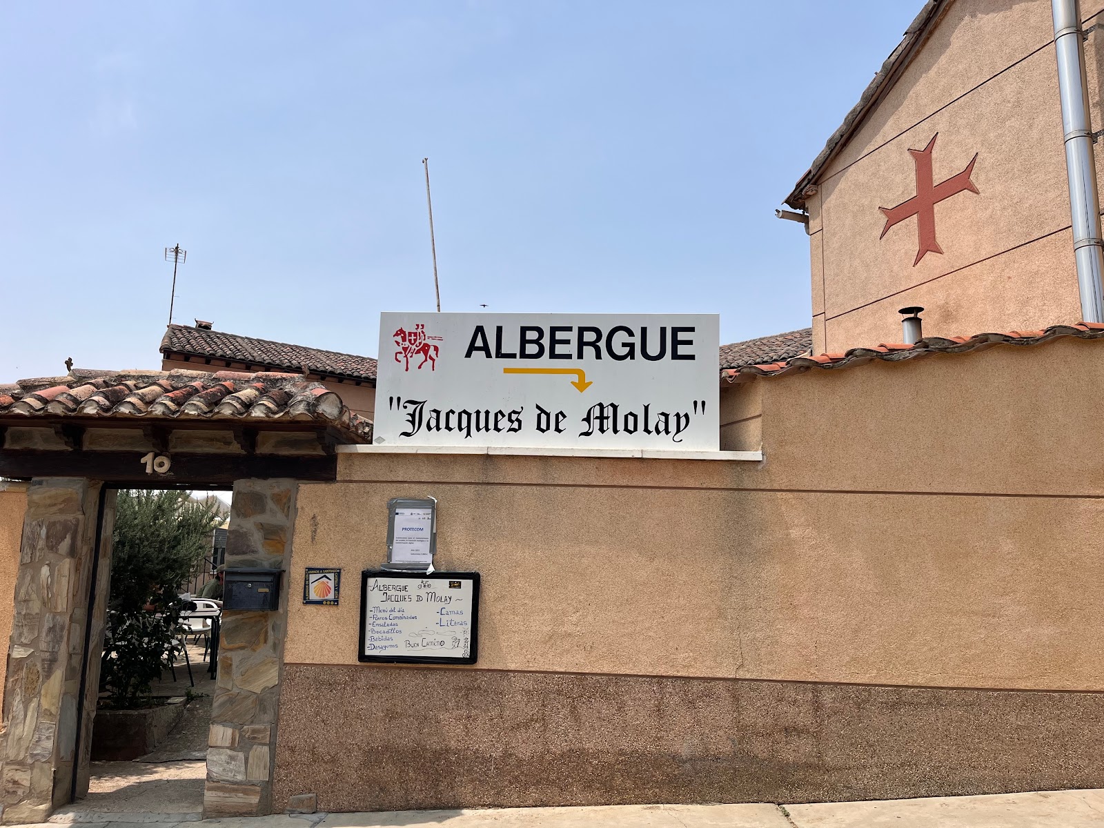 Hostel Jacques De Molay photo 5, albergue accommodation in Terradillos de los Templarios on the Camino Frances