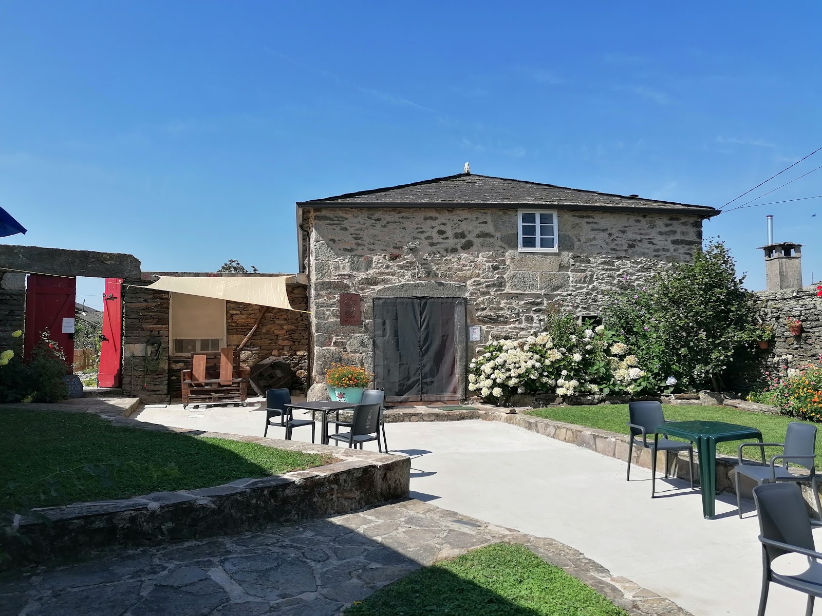 Casa Banderas photo 9, albergue accommodation in Vilachá on the Camino Frances