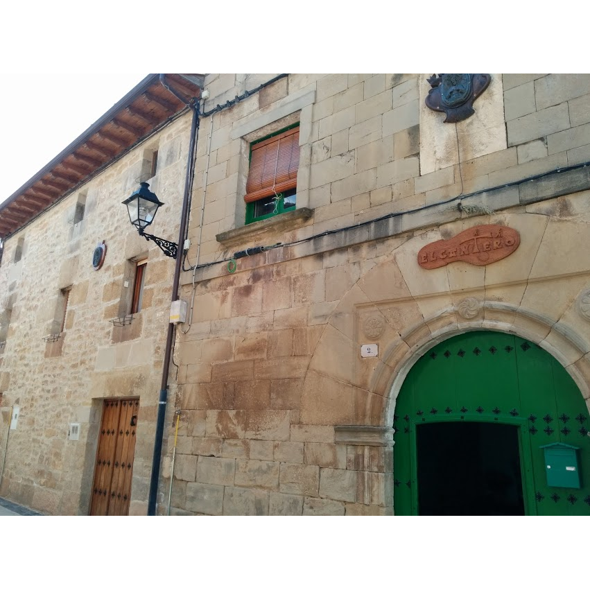 Albergue de Peregrinos - Bar El Cantero, albergue accommodation in Maneru on the Camino Frances