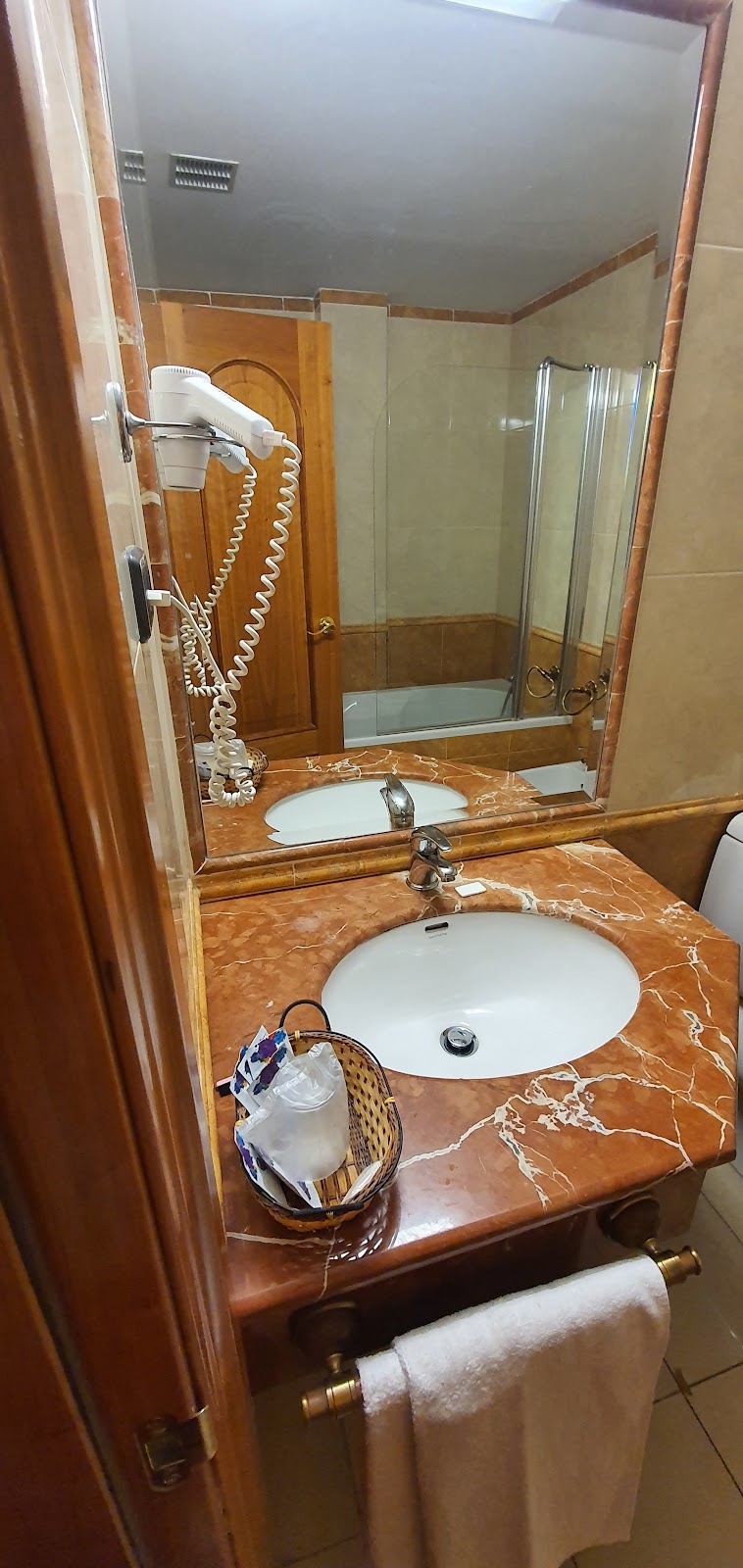 Hotel VillaPaloma photo 5, hotel accommodation in La Virgen del Camino on the Camino Frances