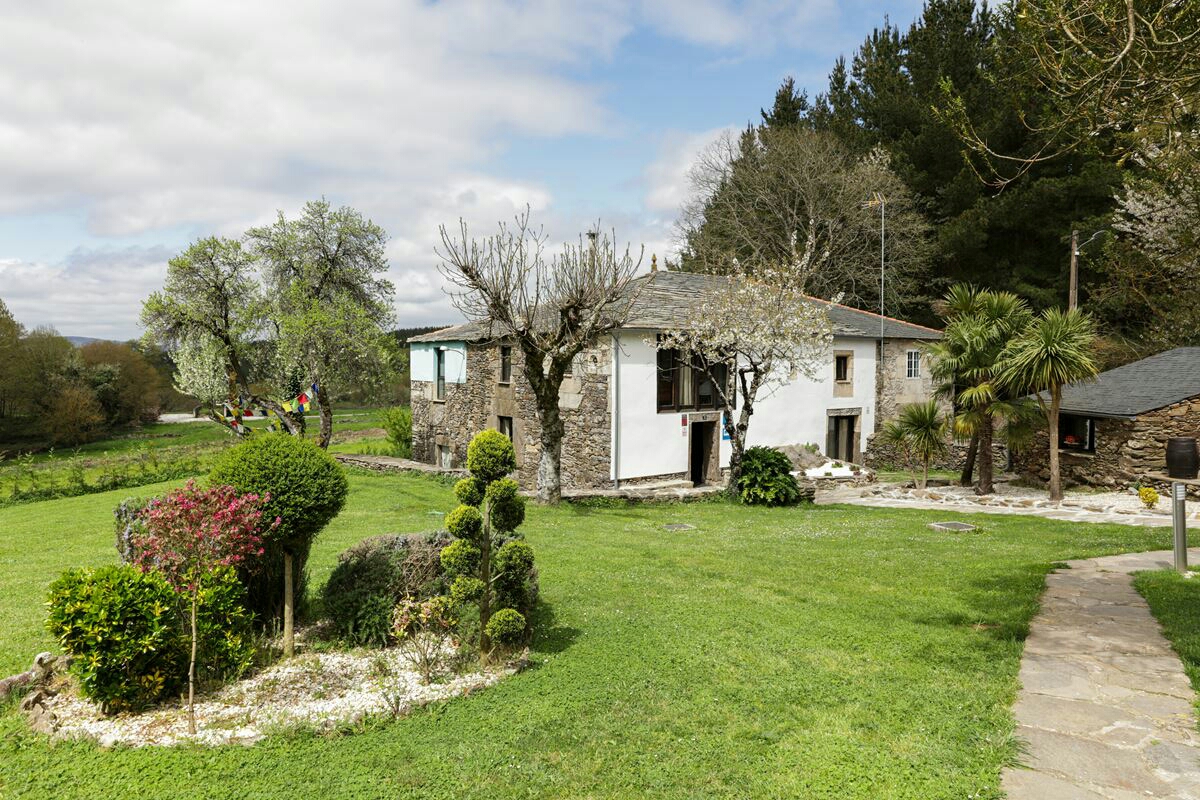 Albergue De Mercadoiro, albergue accommodation in Mercadoiro on the Camino Frances