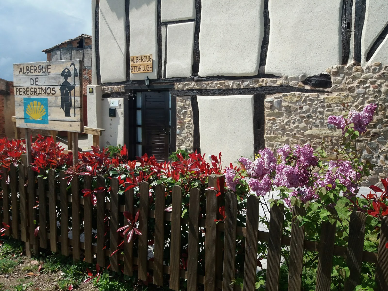 Albergue Bideluze photo 9, albergue accommodation in Castildelgado on the Camino Frances