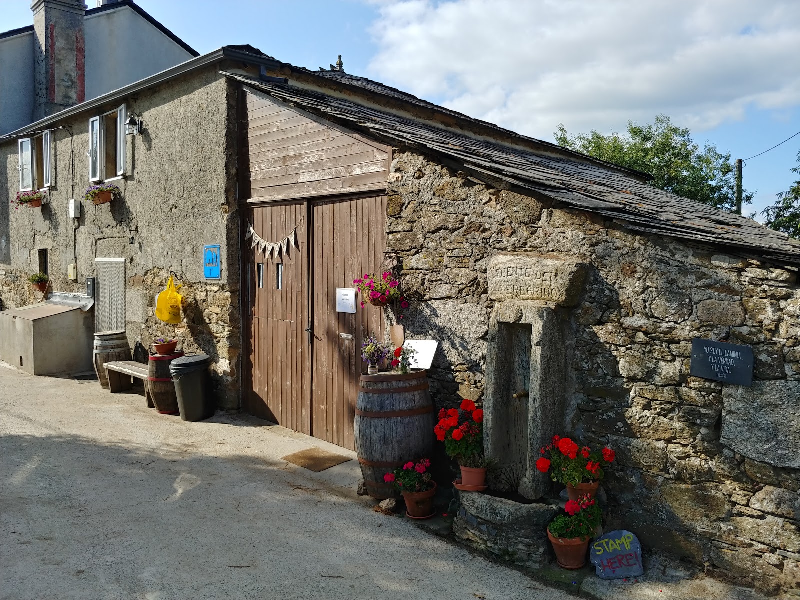 Albergue La Fuente del Peregrino photo 4, albergue accommodation in Ligonde on the Camino Frances